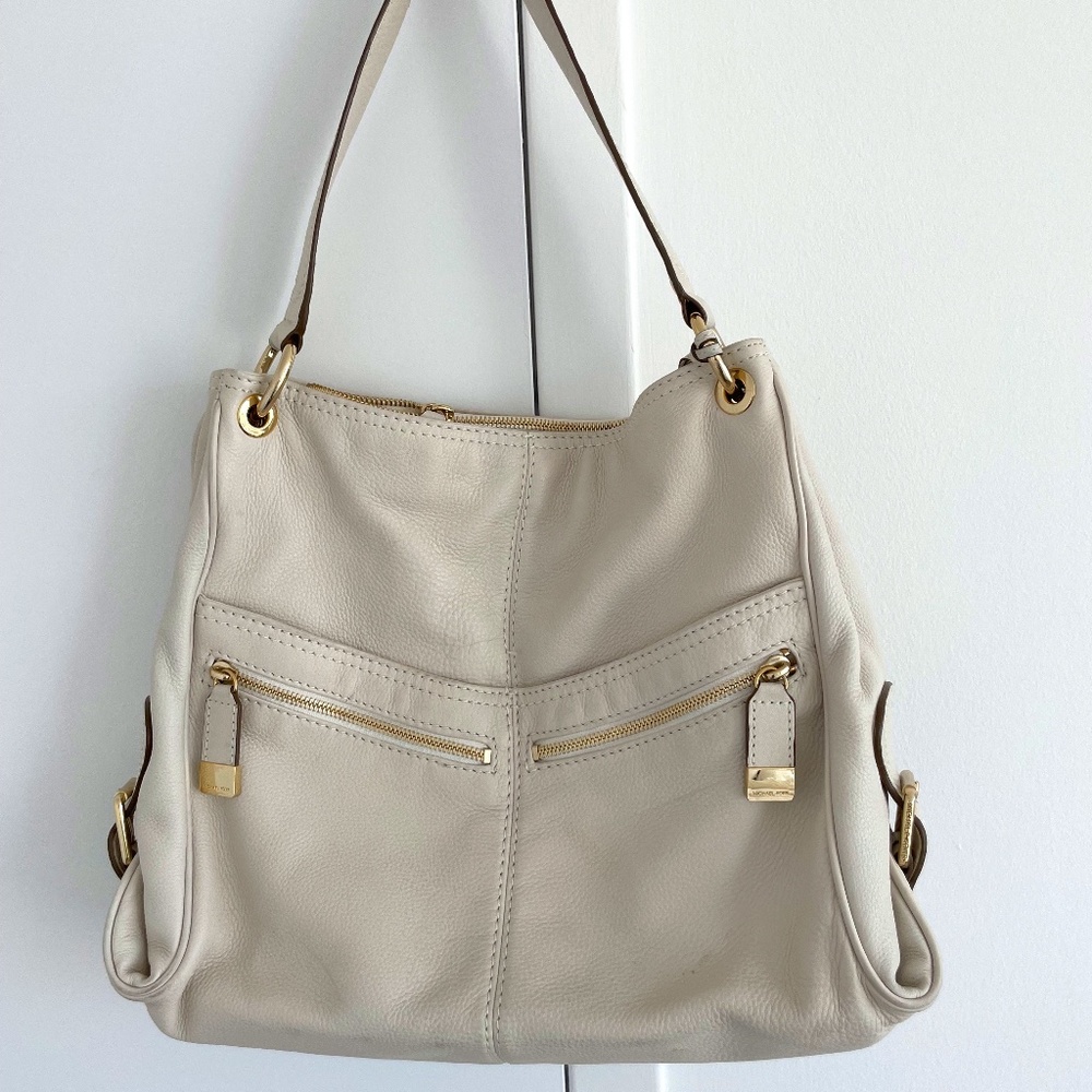 Micheal Kors l Leather Bag with Gold Hardware l Color: White